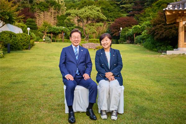 이재명 대통령과 더불어민주당 1기 지도부 최고위원이었던 서영교 의원이 지난 6월 7일 대통령 관저에서 함께한 모습. ⓒ서영교 의원실