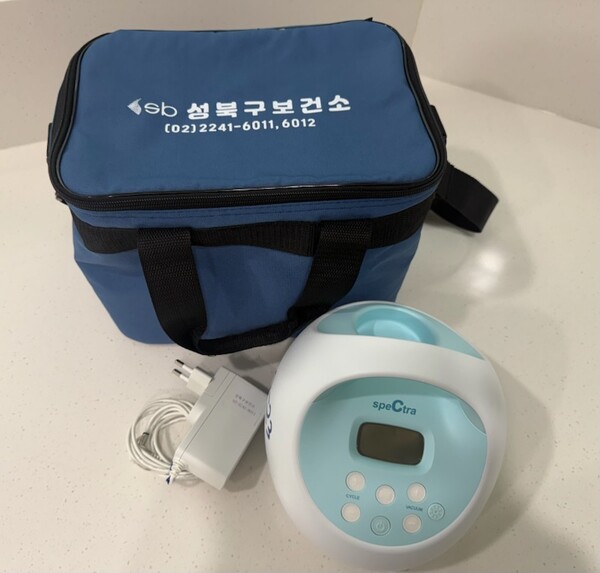 서울 성북구(구청장 이승로)가 출산친화적 지역 환경 조성과 모유수유 실천율 향상을 위해 관내 산모를 대상으로 전동 유축기 무료 대여 서비스를 운영하고 있다고 11일 밝혔다. ⓒ성북구