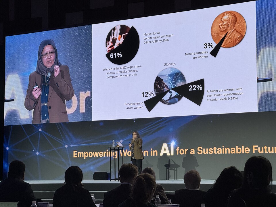 하자미 하빕 APEC 과학기술혁신정책파트너십(PPSTI) 의장아 지난 13일 과학기술정보통신부와 한국여성과학기술인육성재단(WISET)이 인천 송도 컨벤시아에서 개최한 ‘APEC 2025 Women in STEM Symposium’에서 기조강연을 하고 있다. ⓒ이세아 기자