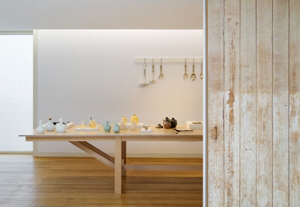 2025 아름지기 기획전 ‘장, 식탁으로 이어진 풍경’ 전시장 2층 전경. ⓒ재단법인 아름지기, 그루비주얼.jpg