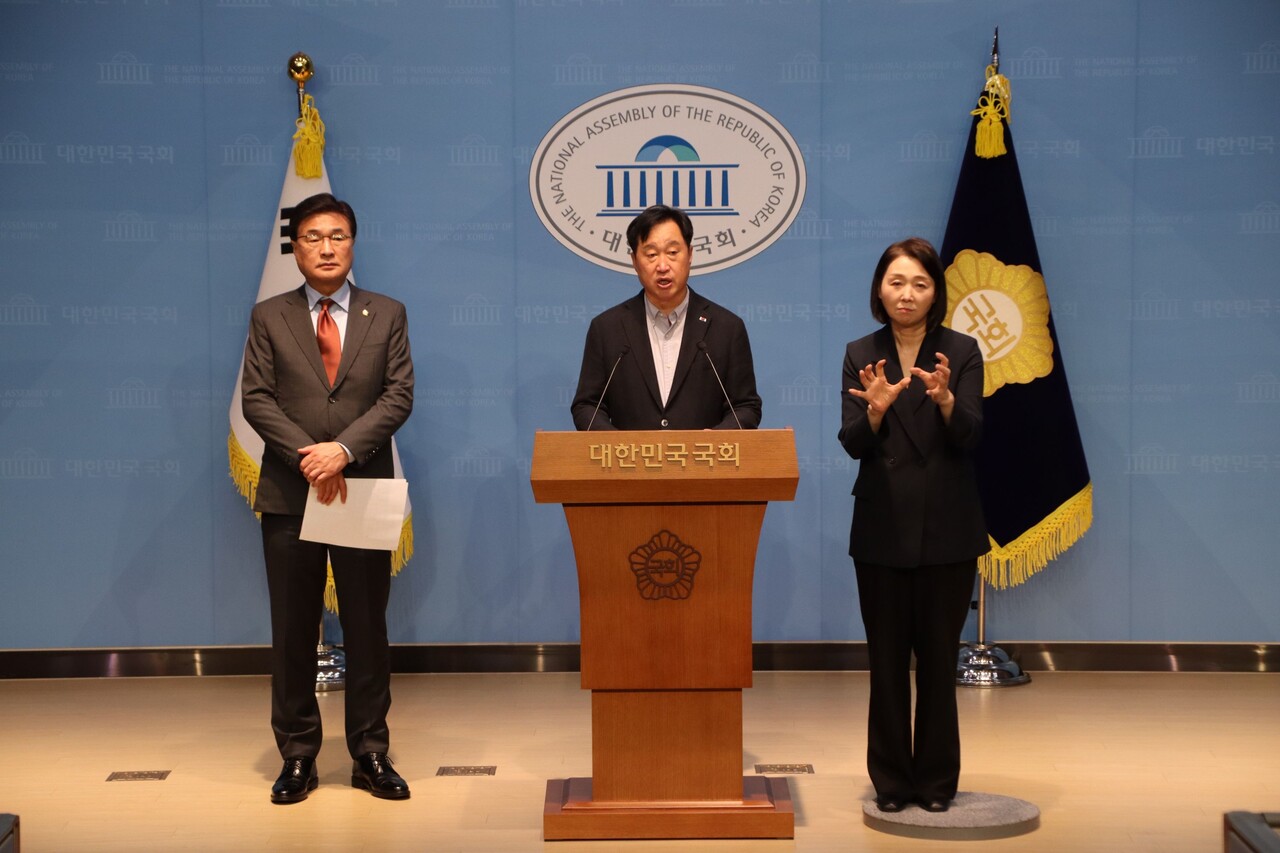 더불어민주당 김준혁 의원과 국민의힘 김대식 의원이 20일 ‘인공지능 인재 육성 및 활용에 관한 특별법’을 공동 발의했다고 밝혔다. ⓒ김준혁 의원실