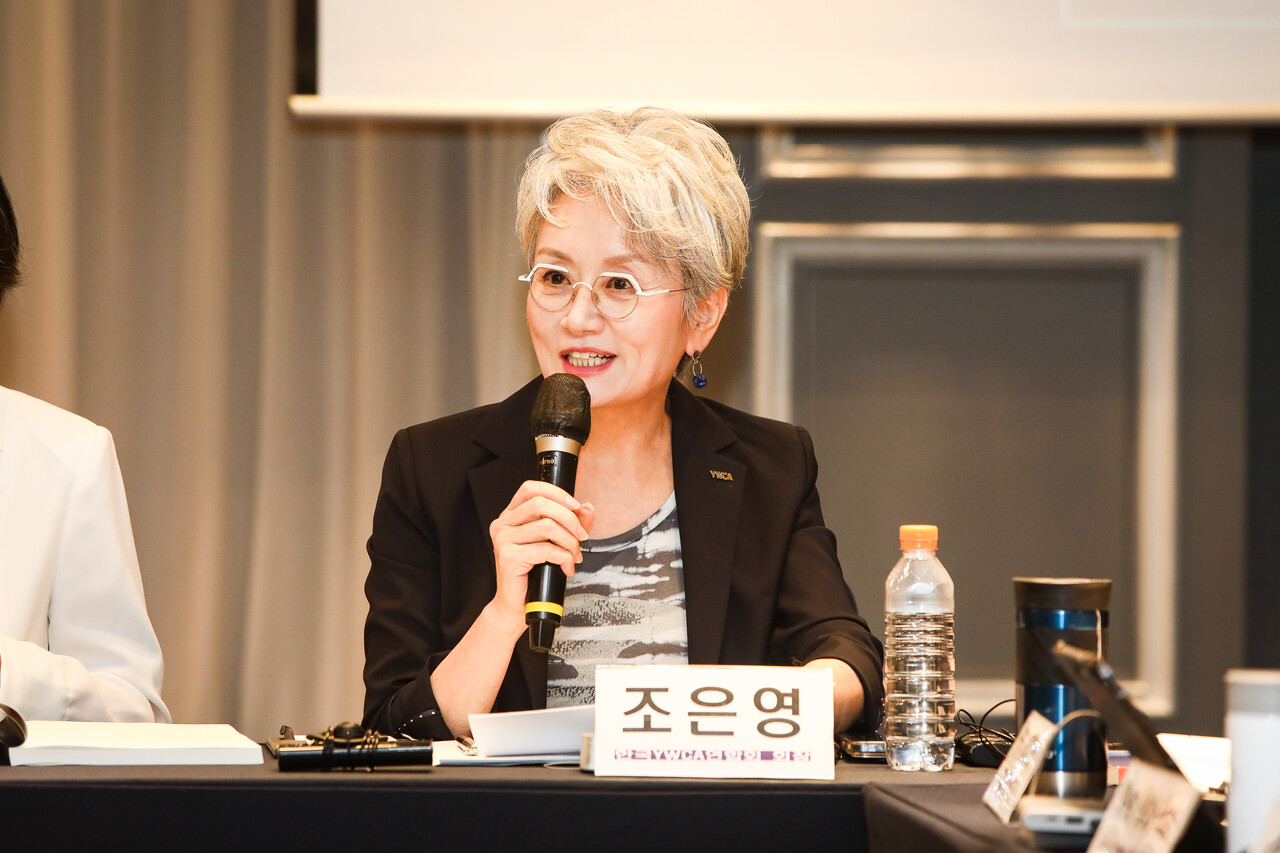 20일 서울 영등포구 켄싱턴호텔에서 열린 ‘2025 한국여성정치연구소 국제회의’ 아시아여성평화연대(AWIPP) 설립 라운드테이블 토론에서 조은영 한국YWCA연합회 회장이 발언하고 있다. ⓒ손상민 사진기자