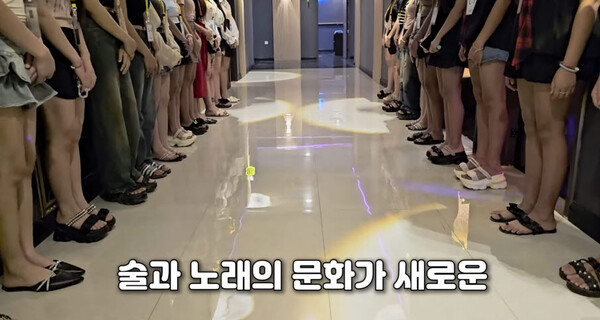 유튜브 채널 역시 성구매자들을 끌어들이는 관문 역할을 했다. 사진은 라오스 현지 업소를 홍보하고 있는 한 유튜브 채널 영상 캡쳐. ⓒ‘무O OOO’ 유튜브 캡쳐