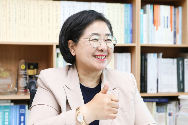 김 의원은 2018년 의원 연구모임 ‘제주성평등포럼’을 창립하는 한편 도의회 성평등 조례, 성별임금격차개선 조례 등을 발의하면 성평등 정책을 선도해왔다. ⓒ손상민 사진기자