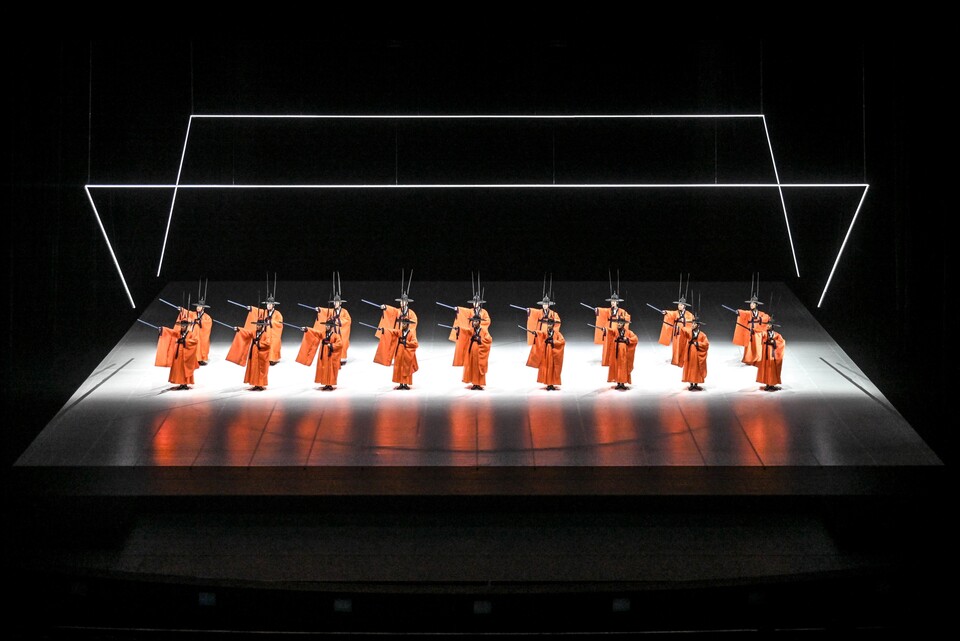 서울시무용단 ‘일무’ 1막 ‘일무연구’의 한 장면. ⓒ서울시무용단 제공