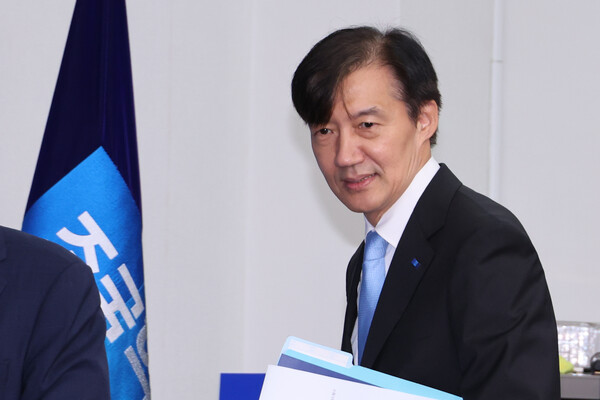 조국혁신당 조국 혁신정책연구원장이 1일 서울 여의도 국회에서 열린 최고위원회의에 참석하고 있다.  ⓒ연합뉴스