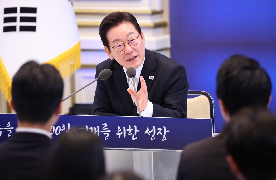 이재명 대통령이 11일 청와대 영빈관에서 열린 취임 100일 기자회견 '회복을 위한 100일, 미래를 위한 성장'에서 발언하고 있다 ⓒ연합뉴스