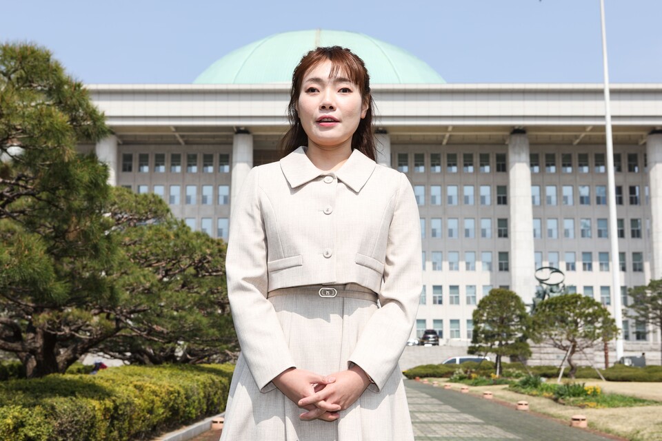 국민의힘 김예지 의원이 ‘장애인의 날’(4월 20일)의 날을 앞두고 진행한 여성신문과의 인터뷰에서 “앞으로도 장애인이 소외되거나 배제되지 않는 사회를 위해 노력하겠다”고 밝혔다. ⓒ손상민 사진기자