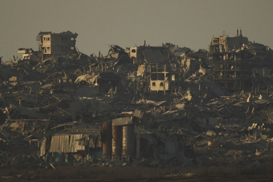 16일(현지시각) 이스라엘군의 오랜 공격으로 폐허가 된 가자시티 모습 ⓒAP/연합뉴스