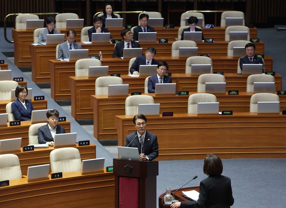 김민석 국무총리가 18일 교육·사회·문화 분야 대정부질문이 열린 국회 본회의장에서 국민의힘 나경원 의원의 질문에 답하고 있다. ⓒ연합뉴스