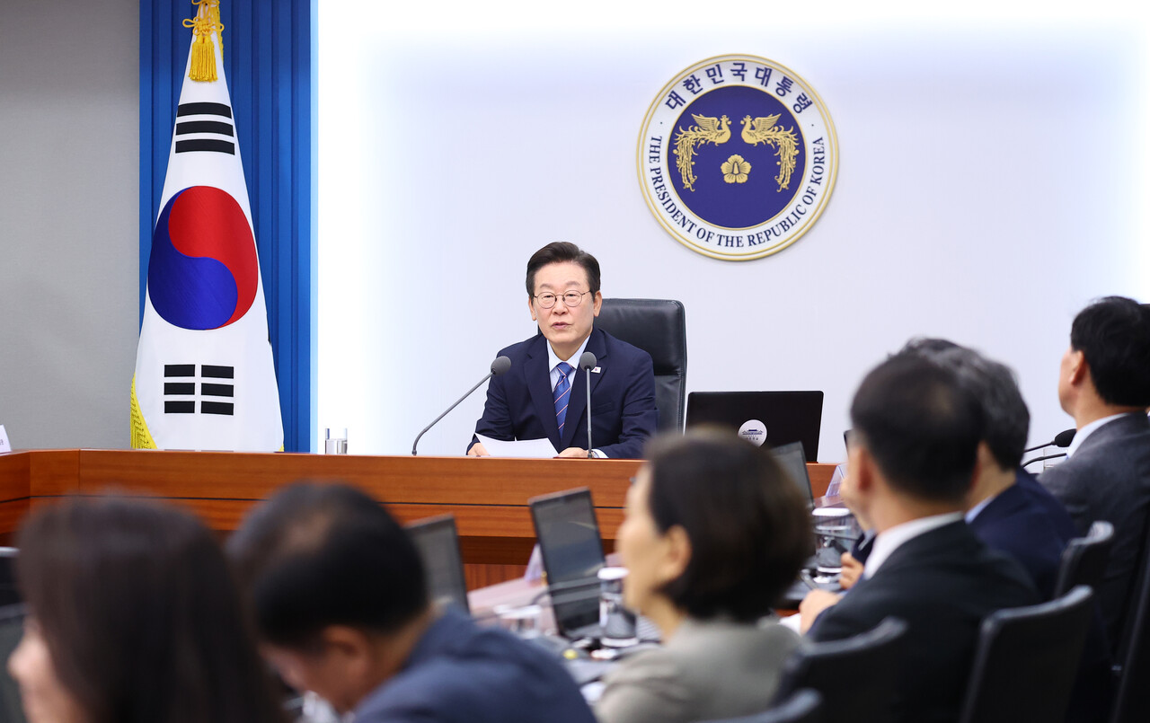 이재명 대통령이 18일 서울 용산 대통령실에서 열린 제11차 수석보좌관회의에서 발언하고 있다.  ⓒ연합뉴스