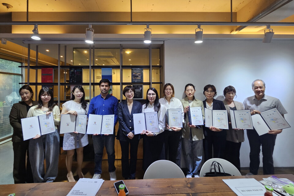 경기도와 경기도여성가족재단이 운영하는 젠더폭력통합대응단이 19일 도내 젠더폭력 피해 외국인을 지원하는 ‘2025년 통번역지원단’ 발대식을 개최했다. ⓒ경기도여성가족재단