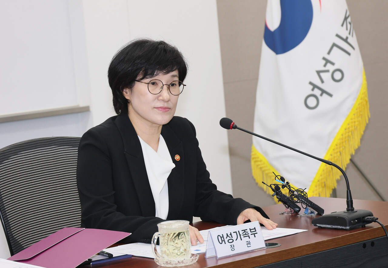 원민경 여성가족부 장관이 24일 정부서울청사에서 개최된 스토킹·교제폭력 관계부처 대책회의에 참석해 모두발언을 하고 있다. ⓒ여성가족부