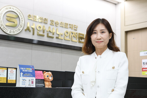 임선영 서안산노인전문병원 이사장은 “의사가 아니기에 비의료적인 부분을 더 신경 쓸 수 있었다”면서 치료는 물론, 미술작품 전시회와 음악회 등을 통해 어르신들의 정서까지 돌보고 있다.  ⓒ손상민 사진기자