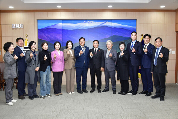 제주특별자치도의회 4·3특별위원회는 지난 3일~4일 광주광역시를 방문해 광주광역시의회와 간담회를 열었다. ⓒ제주특별자치도의회 제공