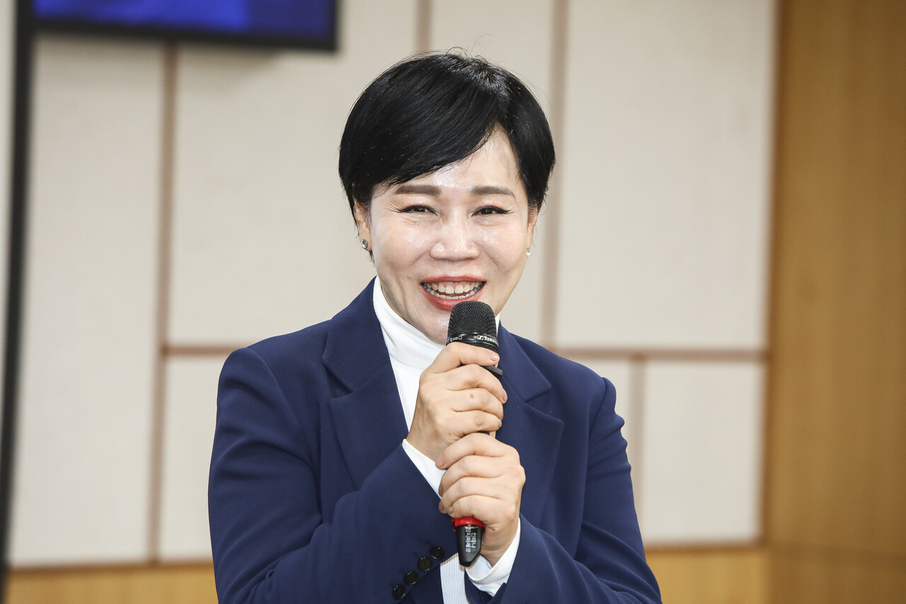 12일 서울 영등포구 국회의사당 의원회관에서 더불어민주당 전국여성위원회가 주최한 ‘민주여성정치아카데미 6·3 지방선거 여성 출마자 교육’에서 전현희 더불어민주당 최고위원이 축사를 하고 있다. ⓒ손상민 사진기자