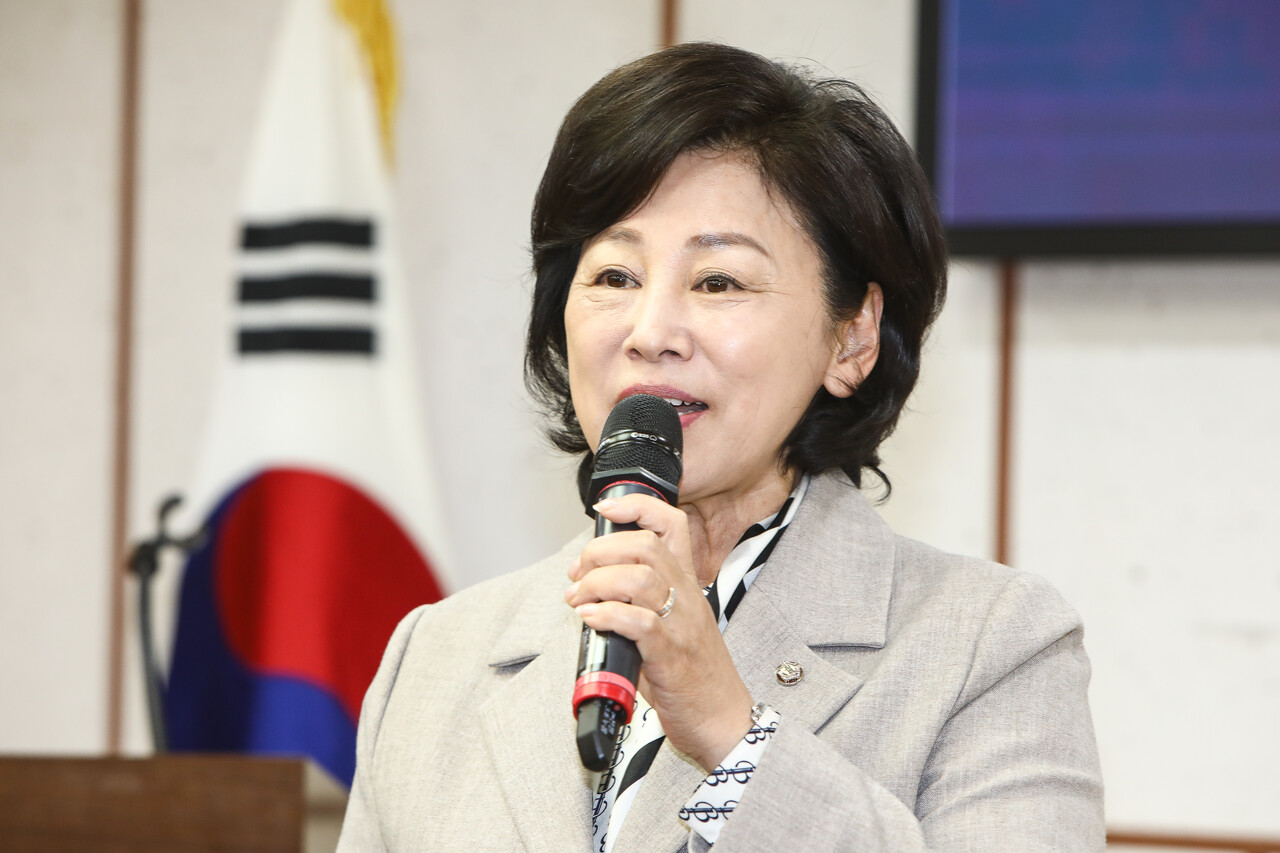 12일 서울 영등포구 국회의사당 의원회관에서 더불어민주당 전국여성위원회가 주최한 ‘민주여성정치아카데미 6·3 지방선거 여성 출마자 교육’에서 남인순 더불어민주당 의원이 강의를 하고 있다. ⓒ손상민 사진기자