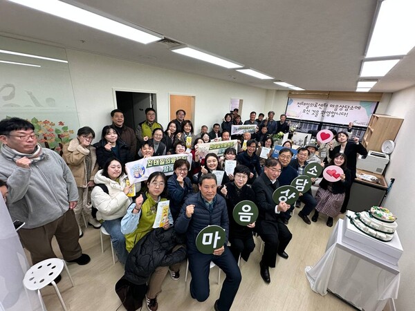 ‘전태일의료센터 마음상담소’ 개소식 단체사진. ⓒ전태일의료센터