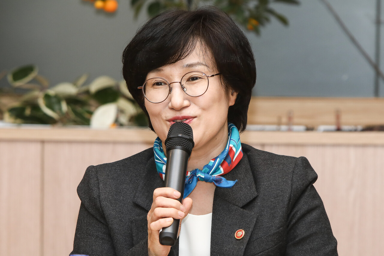 21일 서울 성동구 KT&G 상상플래닛에서 성평등가족부가 주최한 제3차 성평등 토크콘서트 ‘소다팝’에서 원민경 성평등가족부 장관이 발언하고 있다. ⓒ손상민 사진기자