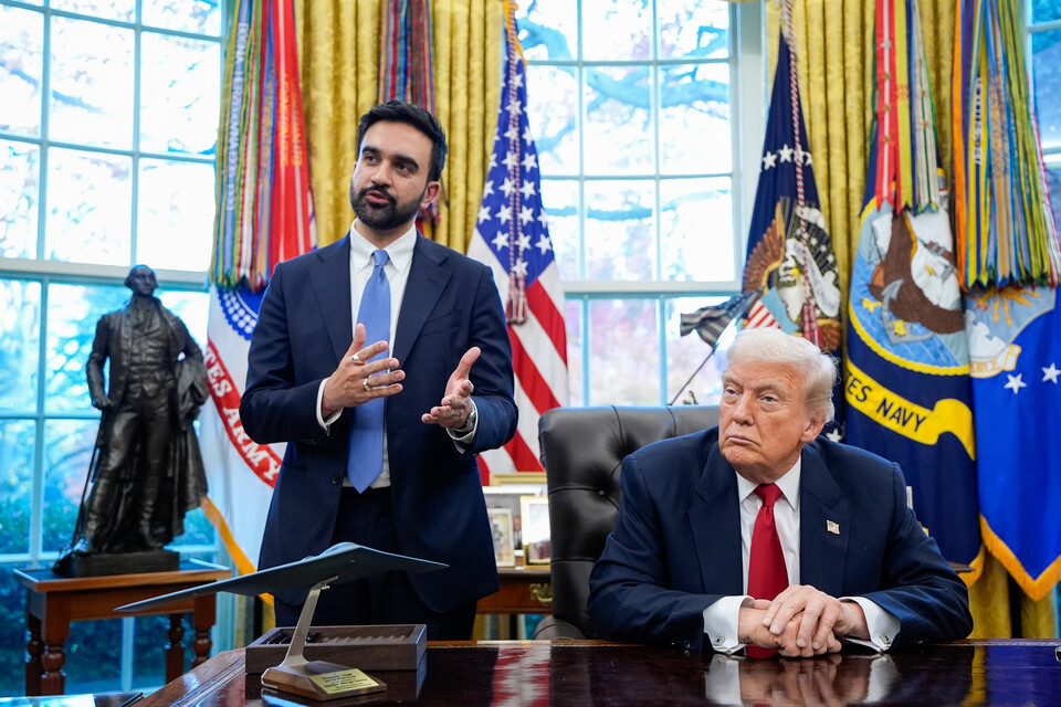 도널드 트럼프 미국 대통령과 조란 맘다니 뉴욕시장 당선자가 21일(현지시각) 처음으로 백악관에서 회동하고 있다. ⓒUPI 연합뉴스