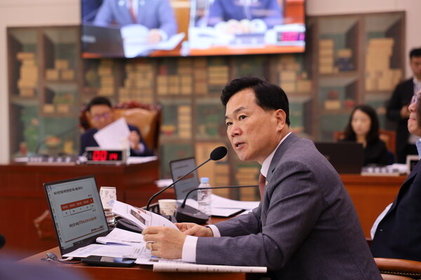 김승수 의원(국민의힘, 대구북구을)이 공공체육시설에도 보험 가입을 의무화하는 「체육시설의 설치·이용에 관한 법률」 일부개정법률안을 대표 발의했다. ⓒ김승수 의원실