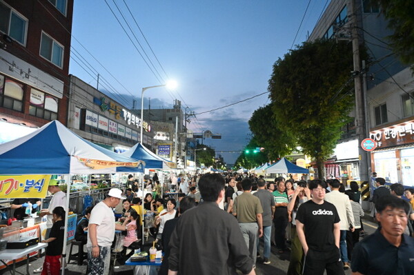  군분로 토요 야시장 개장식 사진. ⓒ광주 남구