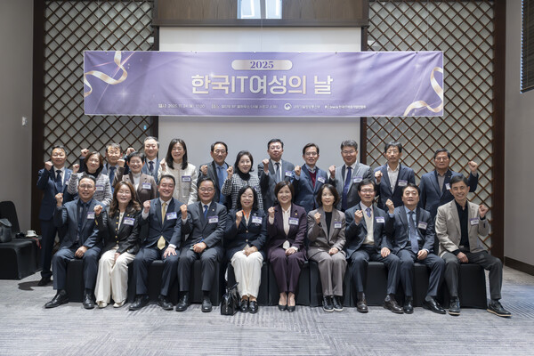 2025 한국IT여성의 날  행사 단체사진. ⓒ한국IT여성기업인협회