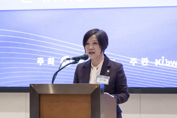 개회사 중인 김덕재 회장. ⓒ한국IT여성기업인협회