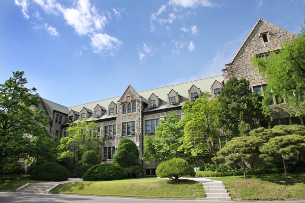 이화여자대학교 본관.
