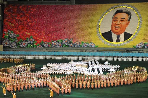 10만명이 참가한 북한의 ‘아리랑 공연’ 일사불란하게 움직이는 모습이 인상적이다. ⓒ평양=청와대 사진기자단 제공