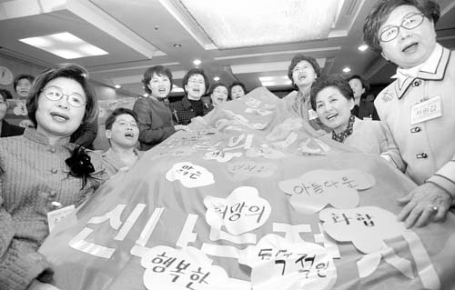 총선여성연대의 활동을 통해 2003년 11월 ‘맑은정치여성네트워크’가 발족되고 ‘여성 100인 국회 보내기’ 캠페인이 활발히 전개됐다.