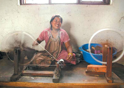 패스트 패션 성공신화는 가난한 나라의 노동자, 특히 나이 어린 여성 노동자들의 노동력 착취로 이뤄진다. 아시아의 가난한 여성들은 매일 12시간 넘게 일하면서도 최종 소비자 가격의 1~2%에 불과한 임금을 받고 있다.sumatriptan patch http://sumatriptannow.com/patch sumatriptan patch