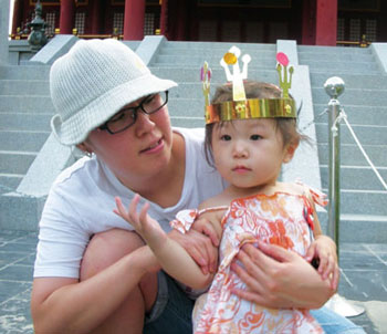 2009년 여름 경주 여행길에서 큰딸 나영이와 세라씨가 포즈를 취하고 있다.cialis manufacturer coupon site cialis online coupon