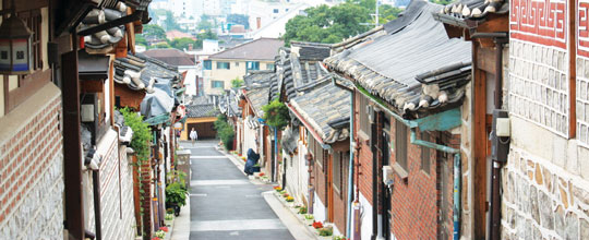서울 한가운데서 만나는 한옥길, 종로구 가회동 골목. ⓒ도서출판 그리고책 제공