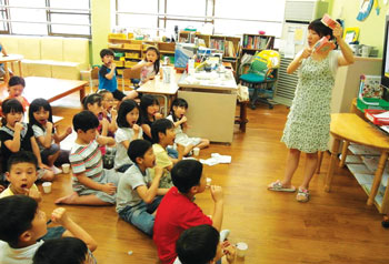 지난해 ‘엄마품 온종일 돌봄교실’ 우수 사례로 뽑힌 서울의 한 초등학교 교육 모습.