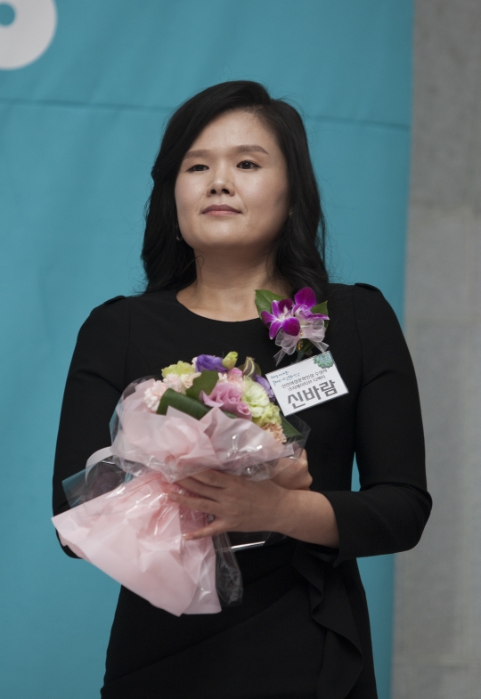 신진여성문화인상을 수상한 크리에이티브디렉터 신바람씨. ⓒ이정실 여성신문 사진기자