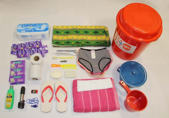 필리핀 태풍 피해지역 여성들에게 공급되는  ‘존엄 키트’(dignity kits)라는 이름의 위생용품들. 생리대와 속옷, 슬리퍼, 비누, 수건 등으로 구성돼 있다. 세트당 가격은 25달러다. UNFPA 웹사이트에서 기부가 가능하다.
cialis coupon free   cialis trial coupon
