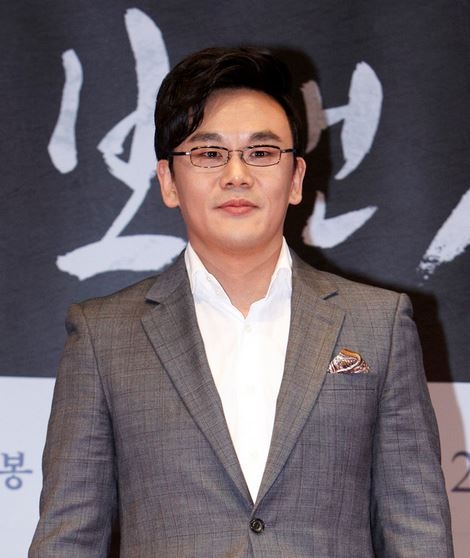 배우 김인권이 22일 롯데시네마 건대입구에서 열린 영화 신이 보낸 사람 제작보고회에서 취재진의 질문에 답하고 있다.