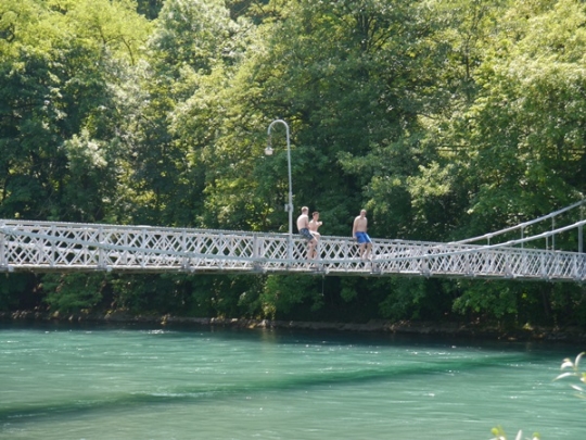 스위스의 수도 베른 시내 한 가운데를 유유히 흐르고 있는 아르강의 모습. ⓒ여성신문