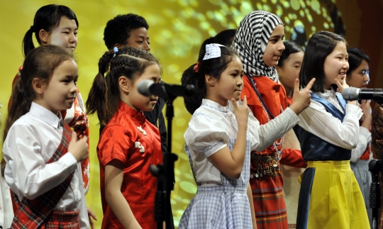 다문화 청소년들로 구성된 레인보우 합창단이 지난 2012년 5월 서울 용산 백범김구기념관에서 열린 청소년의 달 기념식에서 축하공연을 펼치고 있다.