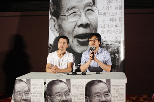 영화 ‘그 사람 추기경’의 언론 시사회 및 간담회가 17일 오후 서울 중구 롯데시네마 에비뉴엘에서 열렸다. 전성우(오른쪽) 감독이 발언하고 있는 모습. ⓒ마운틴픽쳐스