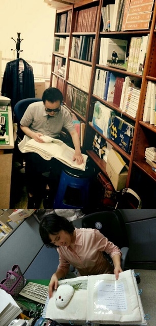 박씨가 만든 책 아기새를 읽는 시각장애인.