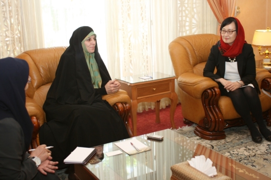 이란 몰라베르디 부통령과 면담을 하고 있는 필자(오른쪽)