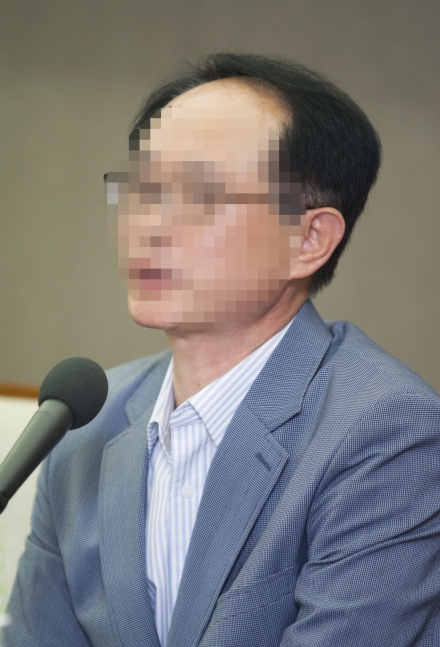 10월 29일 오전 서울 중구 프레스센터에서 열린 아동학대 없는 세상을 위한 기자간담회에서 지 군의 아버지가 발언하고 있다.