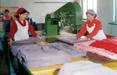 북한 사리원의 공장에서 일하는 여성 노동자의 모습 ⓒ통일부 공식 블로그