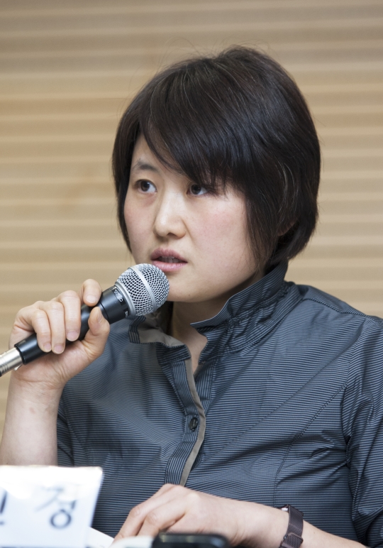 11일 열린 Beijing+20, Post-2015 여성운동 미래전망 만들기 심포지엄에 참석해 발제 중인 한국여성노동자회 배진경 사무처장.