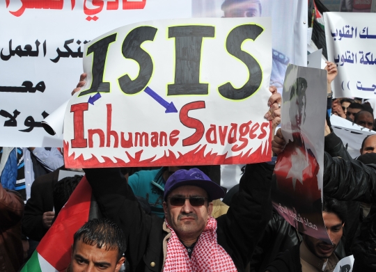 2월 6일(현지시간) IS(이슬람국가)에 희생된 고 알 카사스베 중위를 애도하고 IS를 규탄하는 대규모 집회가 암만 알 후세이니 모스크 앞에서 열렸다. ⓒ뉴시스·여성신문