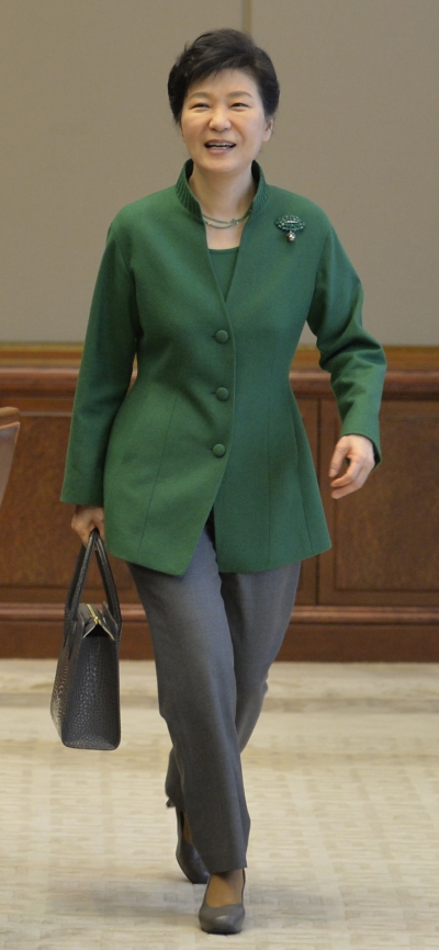 박근혜 대통령이 23일 오전 청와대에서 열린 수석비서관회의에 참석하고 있다. ⓒ뉴시스‧여성신문