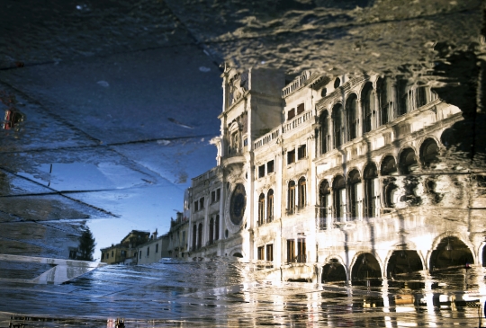 아쿠아 알타는 이탈리아어로 높은 물을 의미한다. 아쿠아 알타는 바닷물이 도시로 들어오는 현상을 가리킨다. ‘물의 도시’ 베네치아의 매력을 한껏 느낄 수 있다. ⓒ백승휴 작가