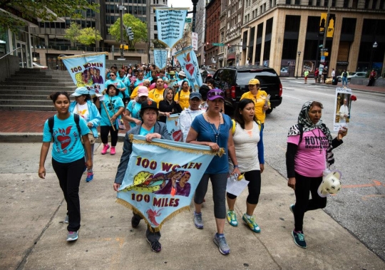 이민법 개정을 호소하며 100마일 행진에 나선 여성들의 행렬. ⓒWe Belong Together